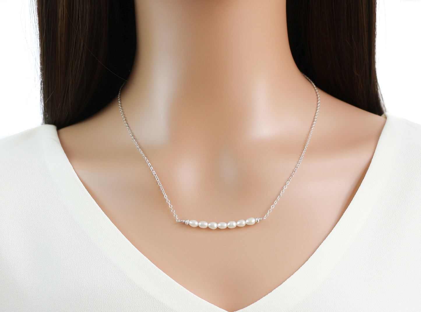 Perla Bar Necklace