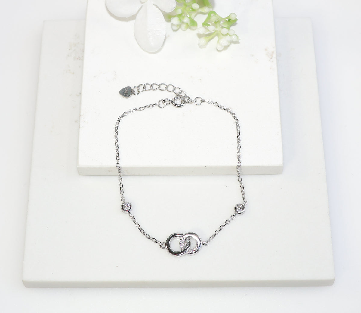 Interlocked Pave Circles Bracelet